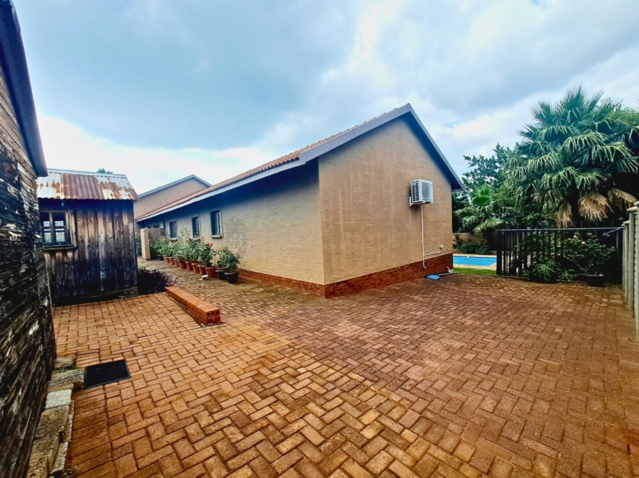 4 Bedroom Property for Sale in Safari Gardens North West